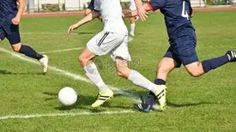 国青险败，足协主席宋凯情绪低落离场，访谈曾助力球员海外发展